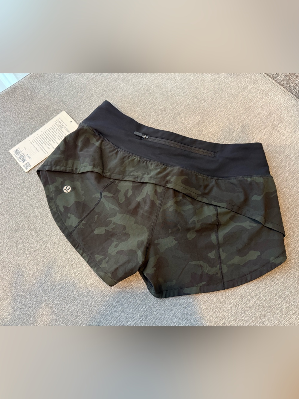 NWT! Lululemon Speed Up 2.5” Inseam Shorts Black & Green Camo